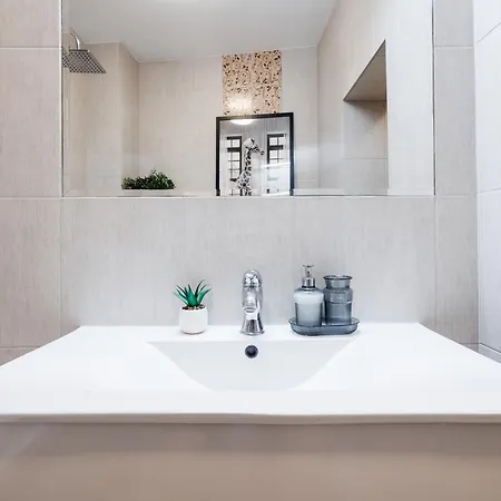 Heart Strings With Terrace 290 Mbps Old Town Apartman *